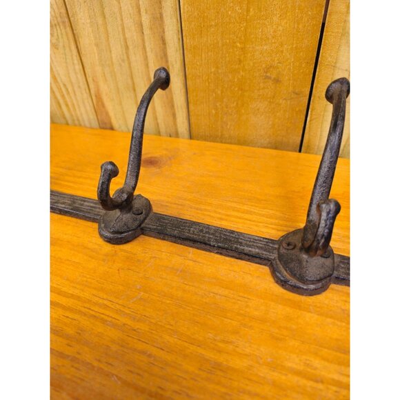 Cast Iron Coat Rack With Horsehead and Horseshoe - Picture 5 of 8